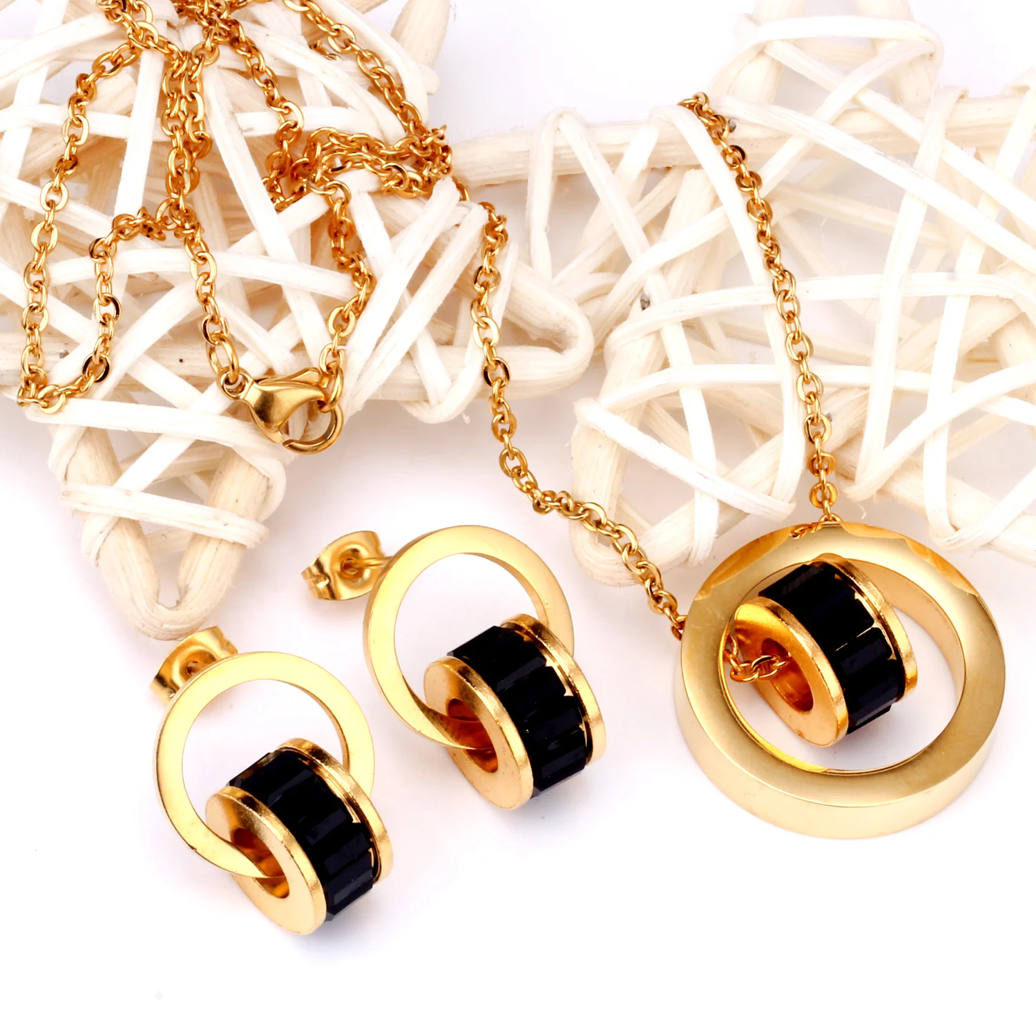 LUXUSTEE Jewelry наборы из нержавеющей стали выемчатый кулон с подвеской кулон с плавающей Шарм Черный Кристалл для Для женщин комплект из сережек и ожерелья
