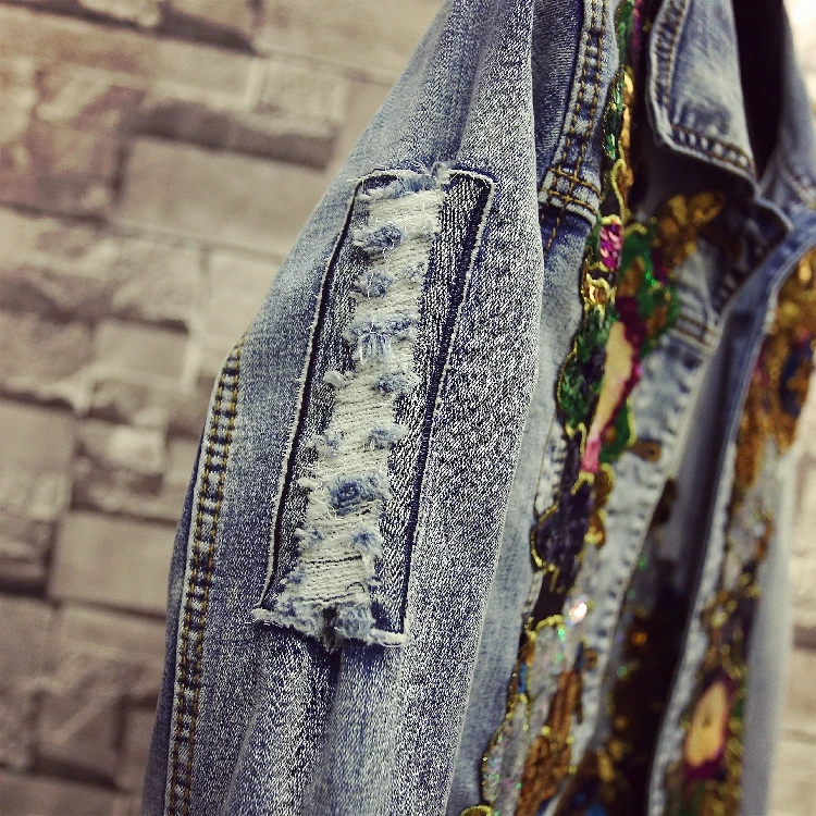 Осенняя женская джинсовая куртка с вышитыми розами, цветочными бусинами, жемчужинами, пайетками, нашивками с погонами, рваная джинсовая куртка-бомбер