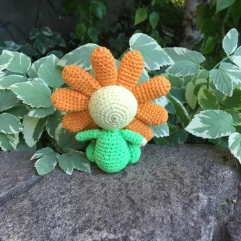 

crochet toys amigurumi rattle small flower model number yx007