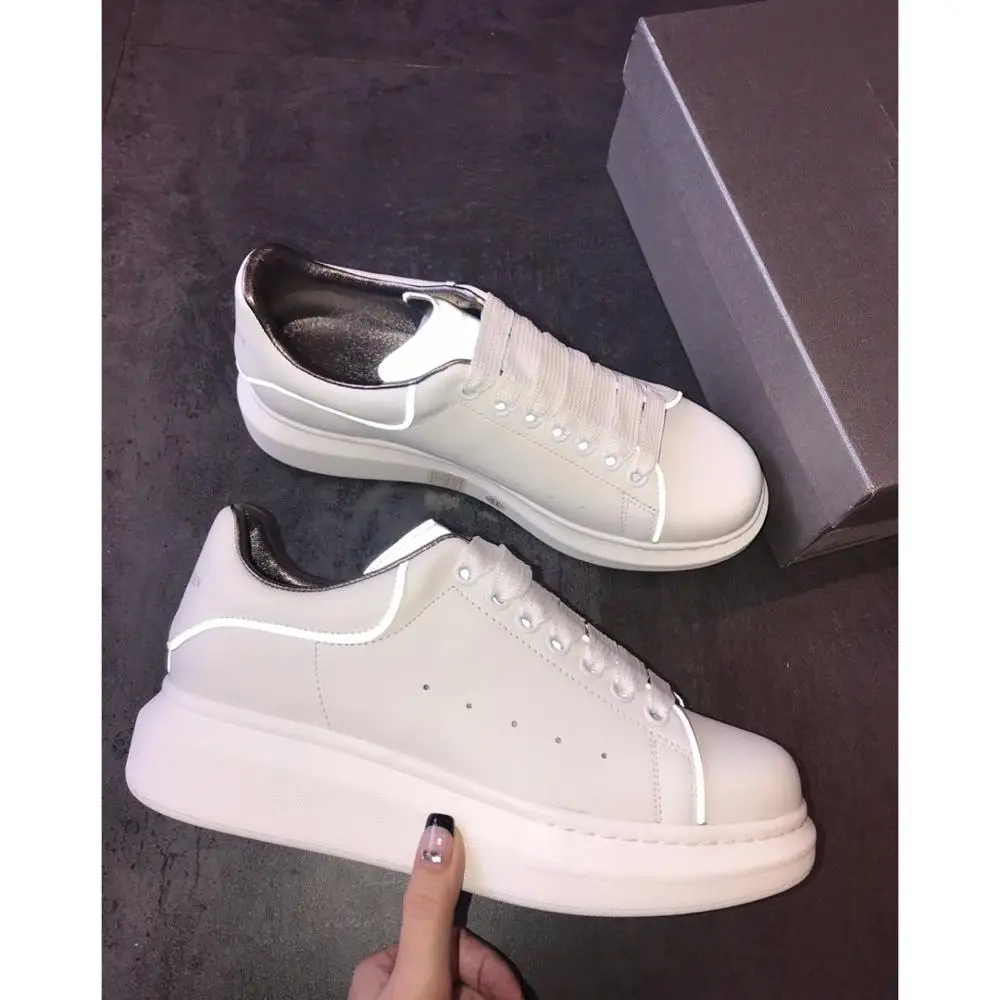 

Woman Brand Outdoor Athletic Sport Shoes For Women Outdoor Jogging Women Walking Shoes New Women Skateboarding Shoes Embroider