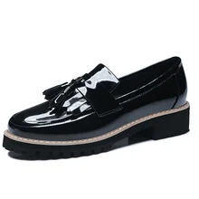 Полированный зеркальной поверхности из искусственной кожи на платформе Туфли-оксфорды Мода кисточкой слипоны толстый каблук Женская обувь