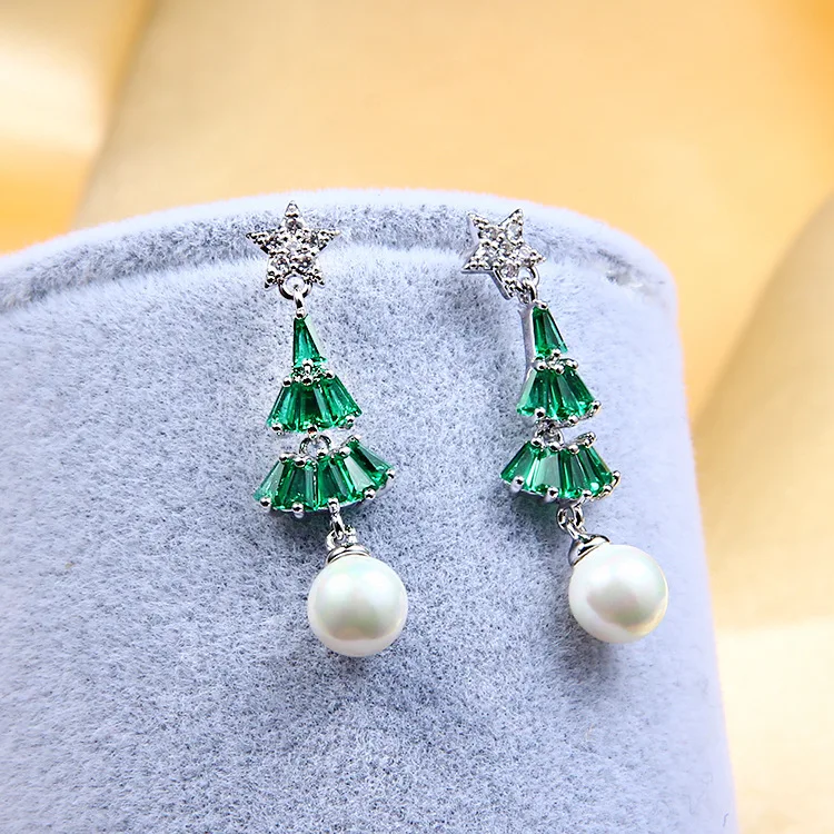 

LADYCHIC Green Crystal Christmas Tree Dangle Earrings Lovely Pentagram Design Imitation Pearl Drop Earrings New Year Gift LE1391