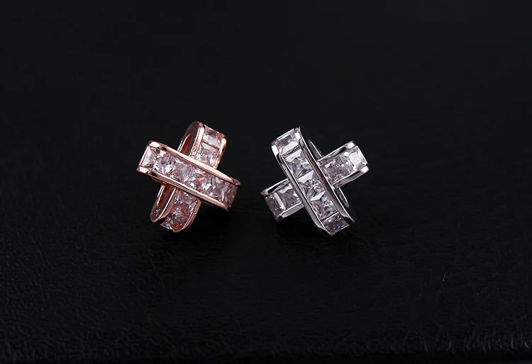 CINDY XIANG New Arrial Cubic Zirconia Cross Collar Pin For Women And Men Unisex Coat Brooch Wedding Accessories High Qulaity