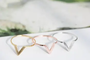 

yiustar New Fashion Engagement Rings for Women Wire Chevron Rings V Shape Rings for Women R012
