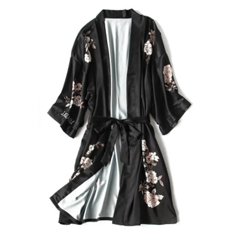 2018 New Women Luxury Embroidery Sleep Robe Half Sleeve Bathrobe