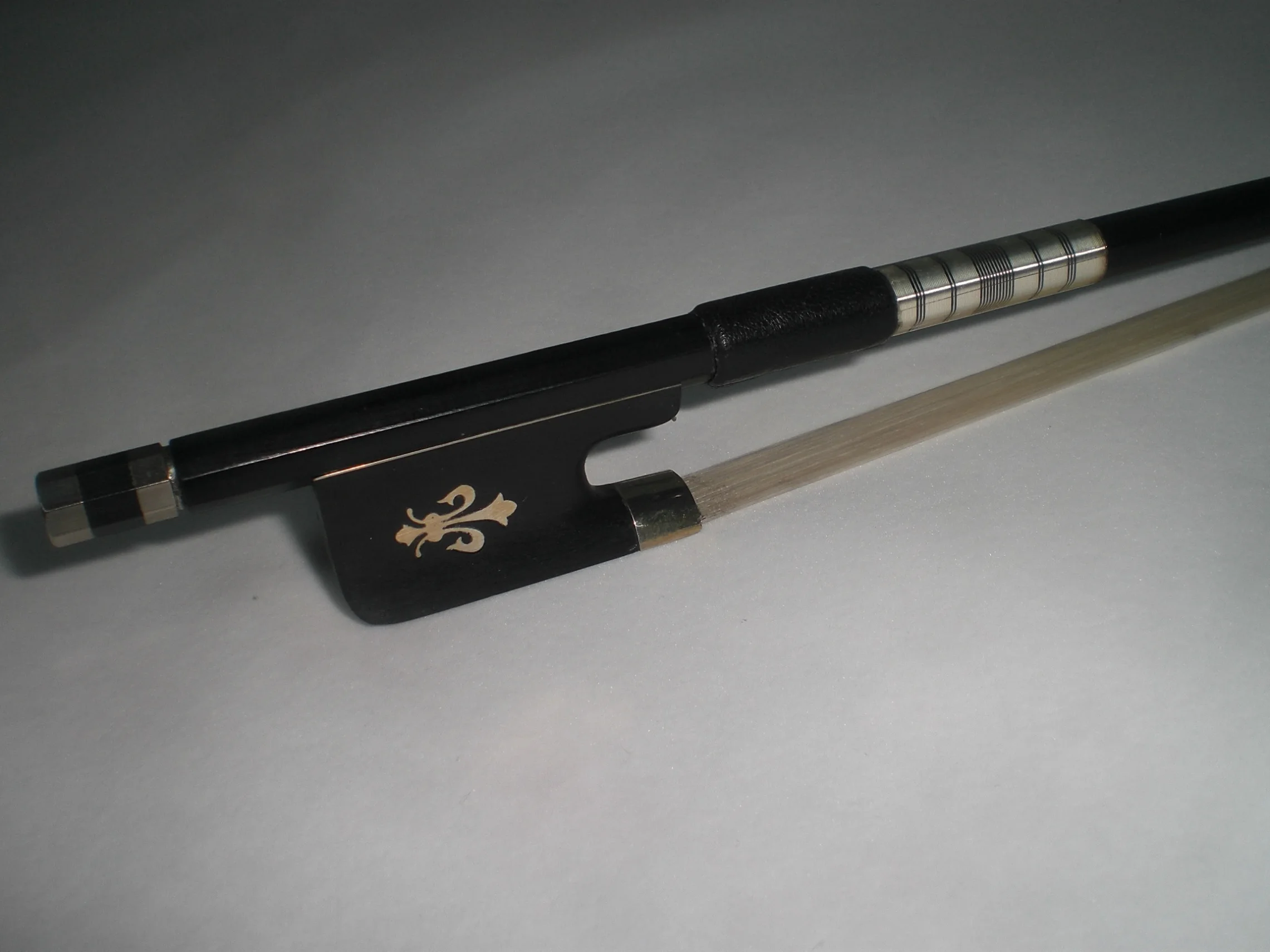 

1 PC Full Black Carbon Fiber VIOLA bow Ebony frog with carved flower inlay