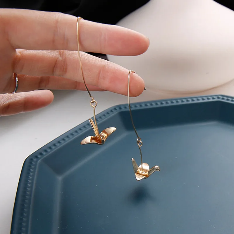 

2018 Sweet Cute Funny Gold Color Alloy Paper Crane Birds Drop Earrings for Women Girls Party Charm Statement Jewelry Pendientes