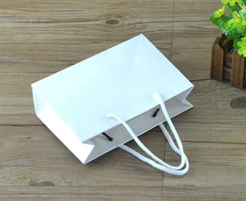 Пустой универсальный белый картон бирка для одежды пакеты с ручками сумки для хранения одежды или печенья 19*13*6 см 30 шт в партии