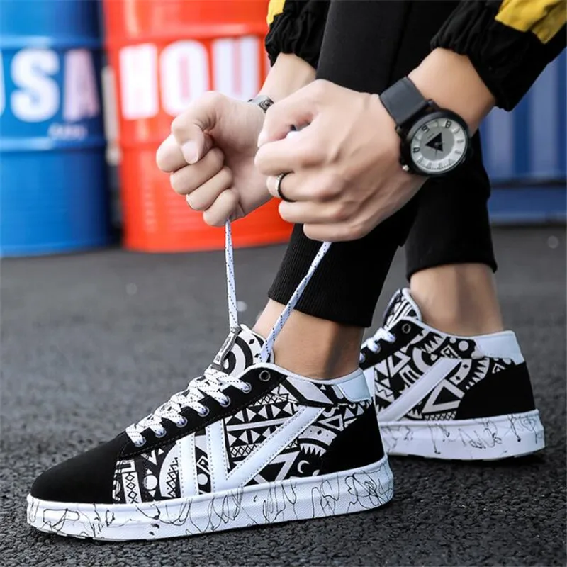 New men's casual shoes Korean plate shoes tide black and white movement outdoor Sneakers shoes spring and autumn men's shoes