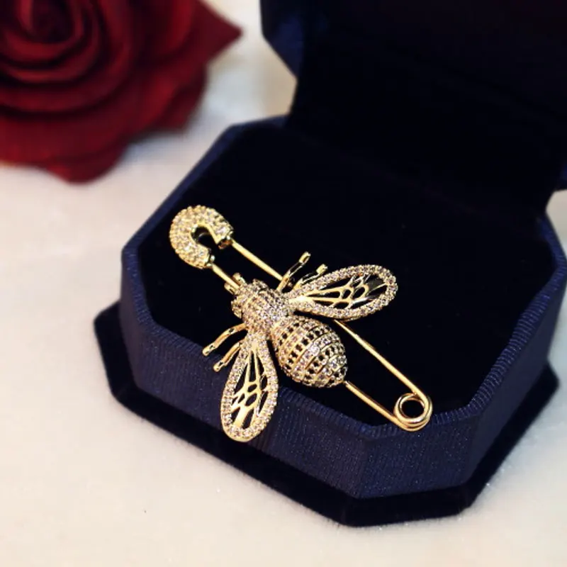 Luxury Brand Full Crystal Gold Bee Brooches For Woman Shiny Hollow Bees Brooch Pin For Coat Scraf Fine Jewelry