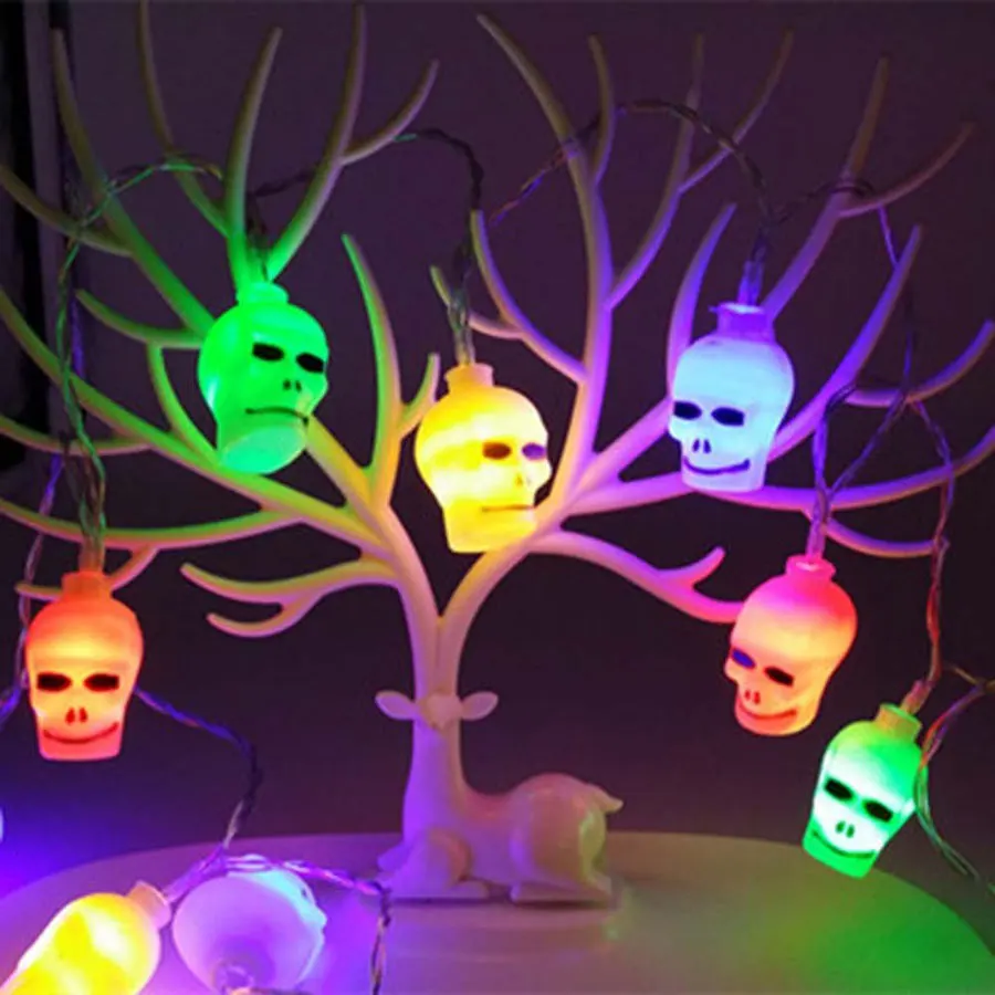 skull-shaped-holiday-lamp