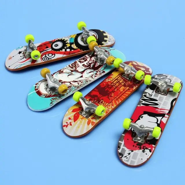 2pcs High Quality Cute Party Favor Kids children Mini Finger Board Fingerboard Alloy Skate Boarding Toys Gift 2