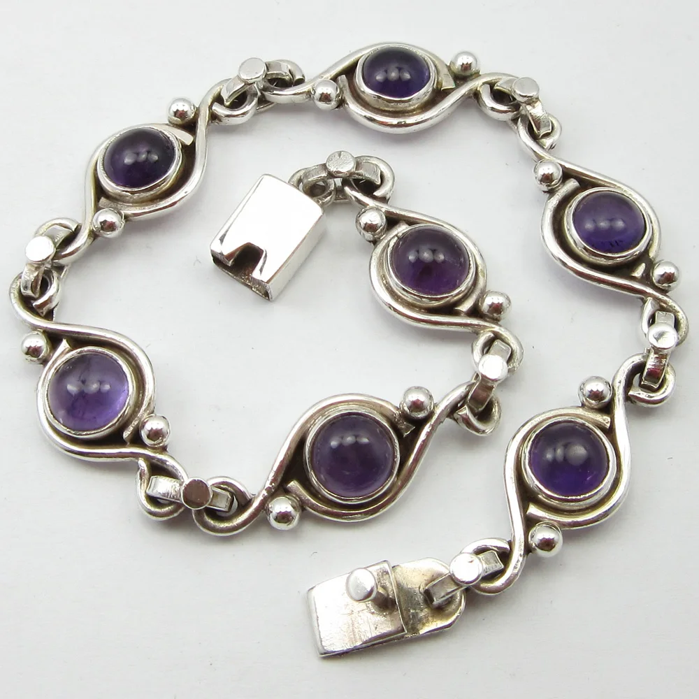 

Solid Silver Round Amethysts Collectible Bracelet 8.5