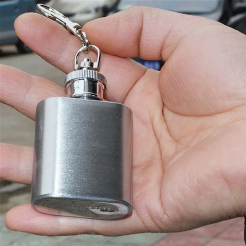 

1 Oz Stainless Steel Pocket Hip Flask Screw Cap Whisky Pot with Key Chain Hip Gifts for Him Mini Whisky Drinkware Travel