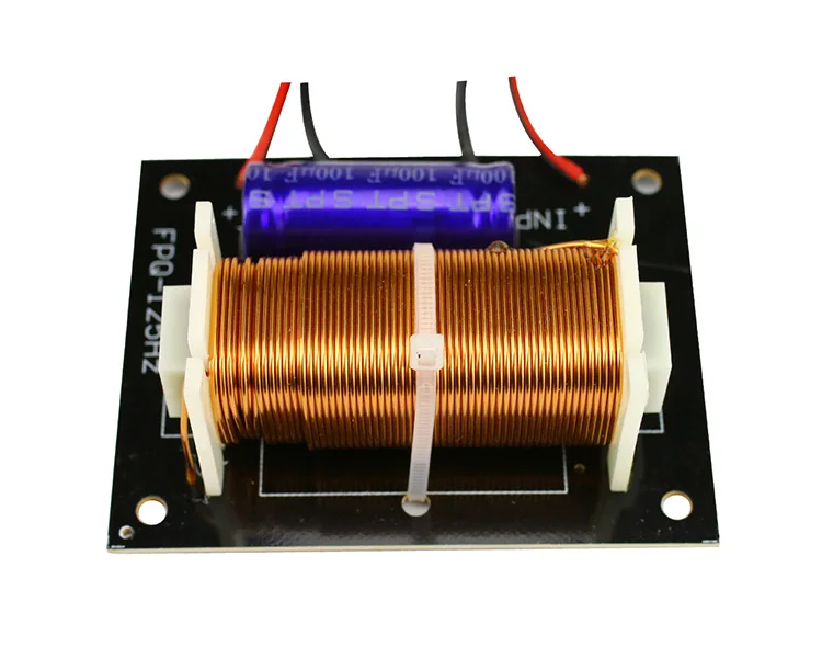 O subwoofer de ghxamp 300 w crossover