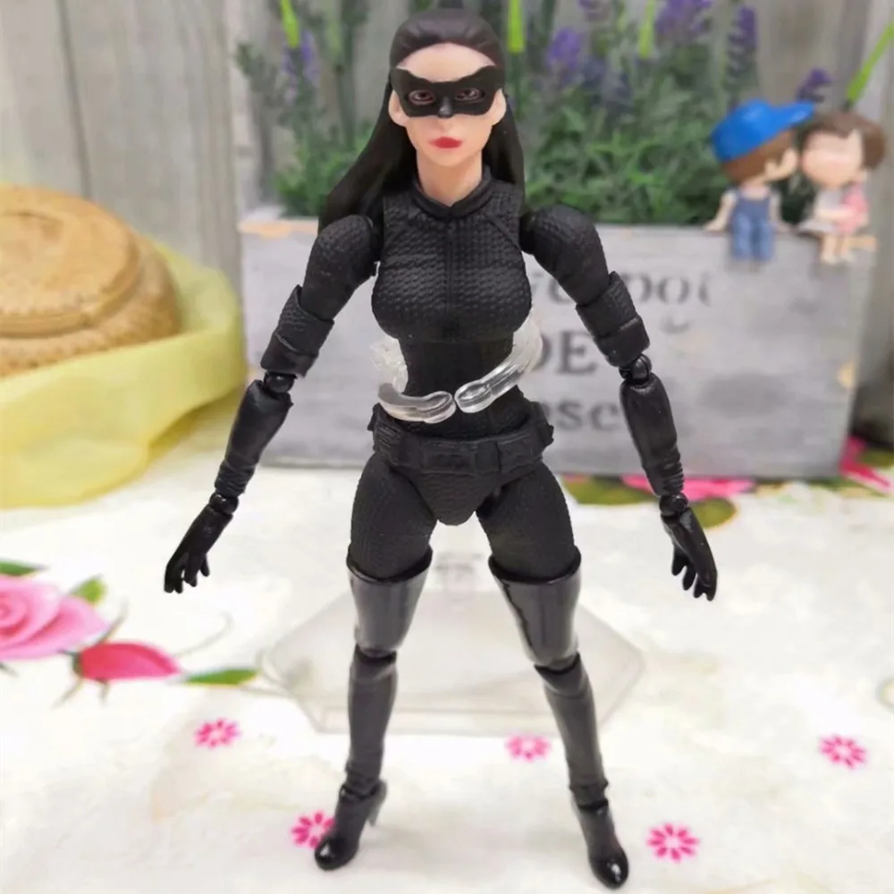 

DC COMICS Injustice League Batman Catwoman Selina Kyle MAFEX 009 PVC Action Figure Collectible Model Toys Doll 16CM