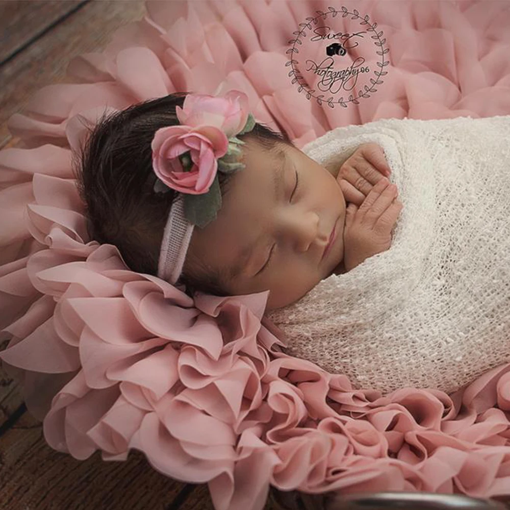 

2pcs/lot Soft Chiffon Flower Cushion Blanket Mat Photography Props Soft Material Baby Newborn Photography Blanket Basket Filler