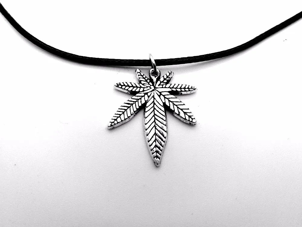 

10PCS European American Canada Jamaica Hemp Maple Leaf Necklace African Plants Tree Weed Foliage Leaves Leather Rope Necklaces