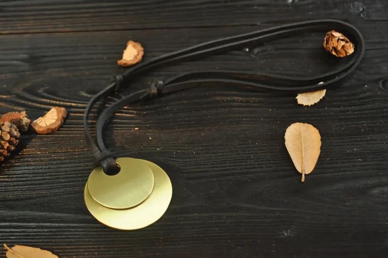 NIUYITID 100% Genuine Leather Jewelry Boys Necklaces Men Vintage Gold Color Pendant Metal Necklace Long Neckless  (1)