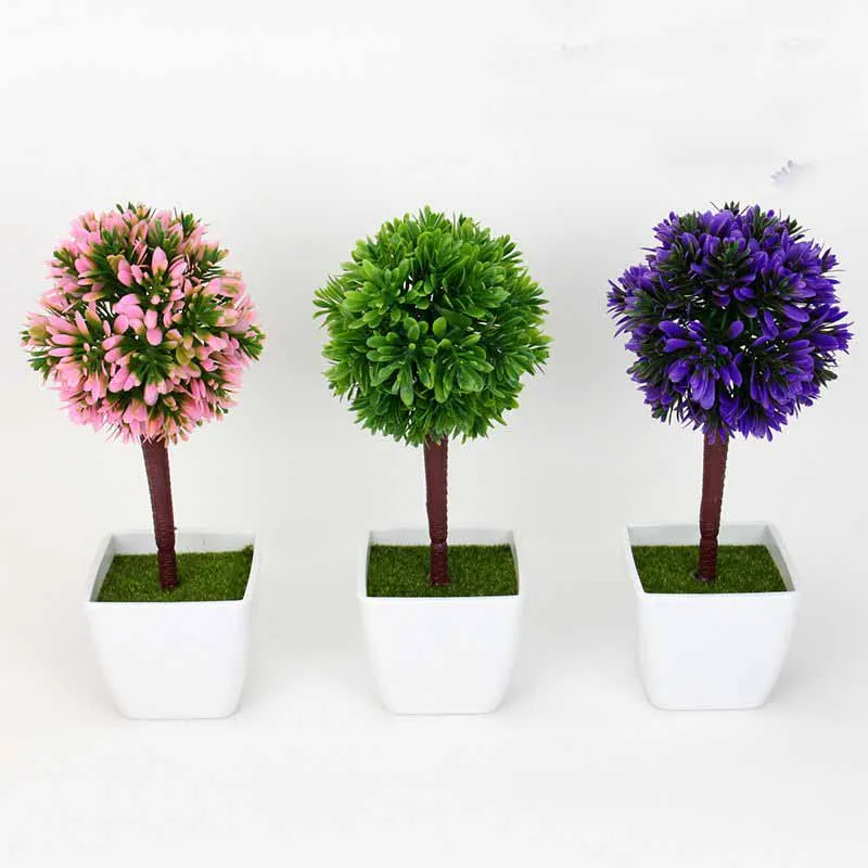 объемное дерево в интерьере. модель искусственного дерева. пластмасса из дерева. дерево из пластика. искусственное дерево без листьев.