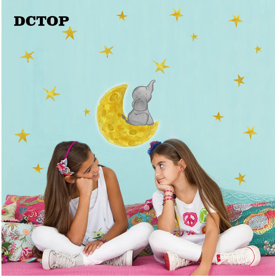 Милый маленький слон, сидящий на Луне со звездами, настенные наклейки для детей, виниловые наклейки для детской комнаты, декоративные обои для дома