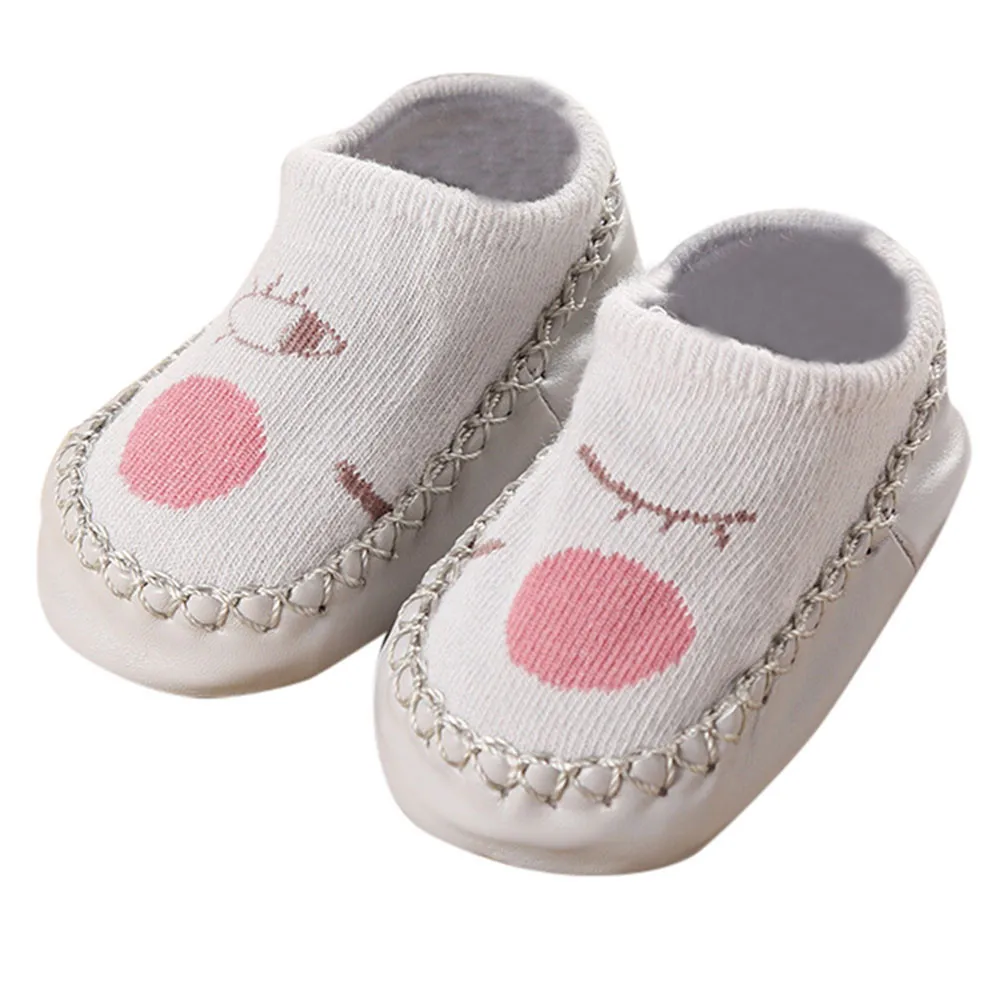 Носки-тапочки для новорожденных детские носки с героями мультфильмов подарок для малышей, детские домашние носки-тапочки Нескользящие носочки с кожаной подошвой