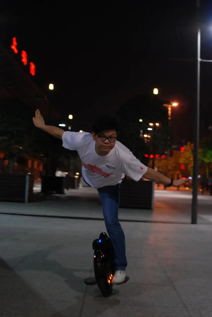 Sale 2019 INMOTION V8 Electric unicycle International Edition, registered APP,Colorful pattern, built-in rod, 800W motor,30KM/H,480WH 3 Sale 2019 INMOTION V8 Electric unicycle International Edition, registered APP,Colorful pattern, built-in rod, 800W motor,30KM/H,480WH 3