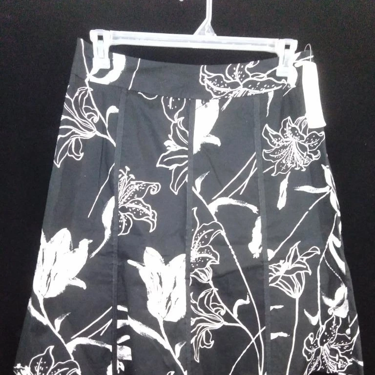 NEW Apt 9 skirt womens size 12 skirt NWT black with white floral