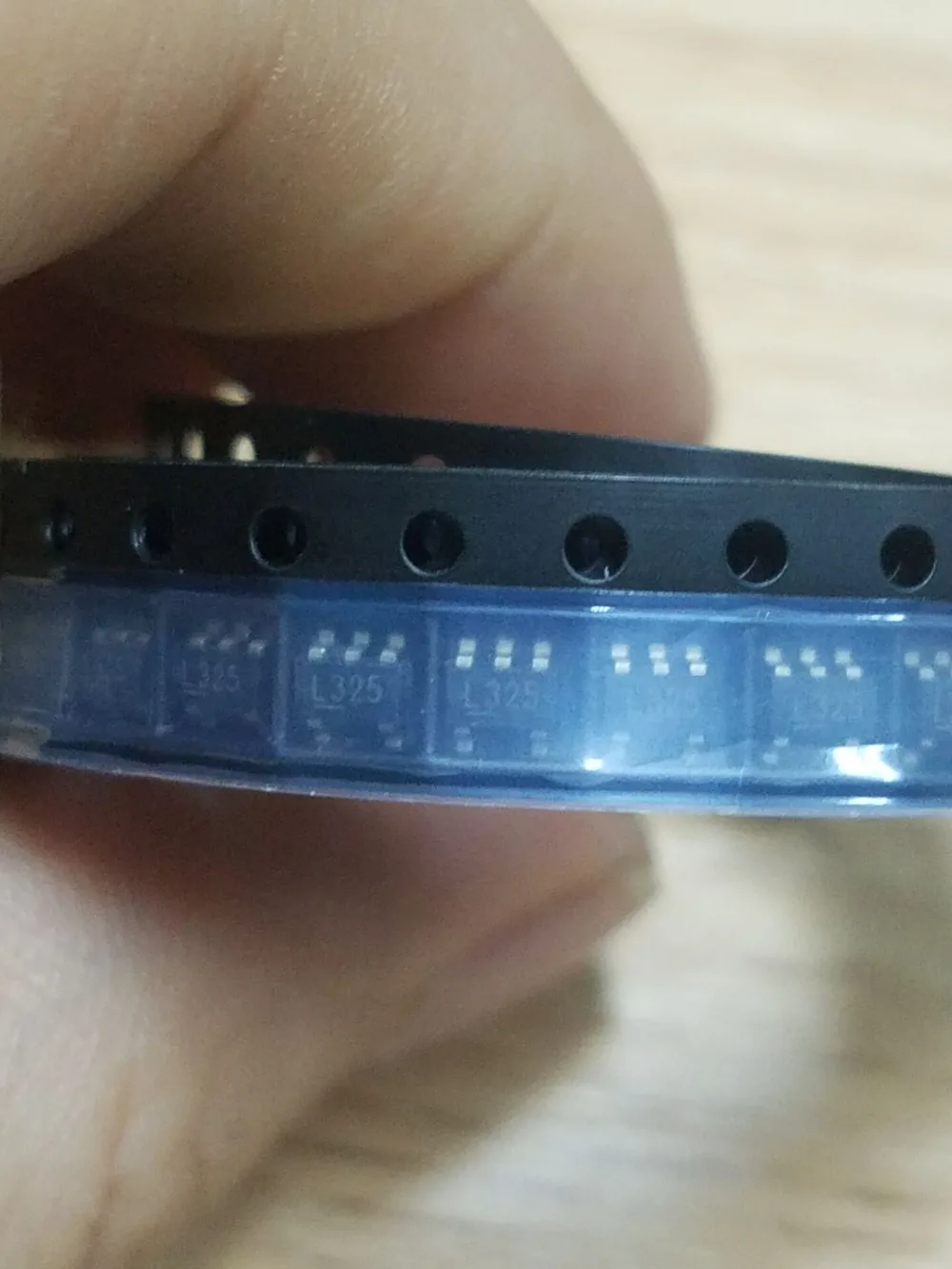 Original y nuevo MIC5233 2.5YM5| | - AliExpress