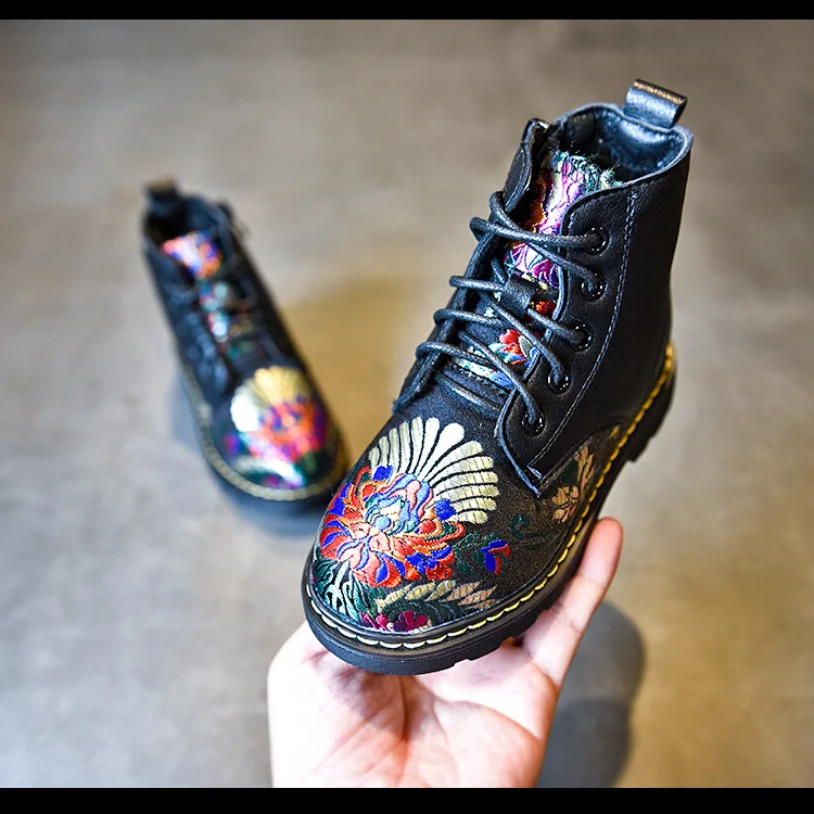

Autumn and Winter Children's Shoes Boys and Girls Fashion Embroidery Leather Warm Water-proof Boots