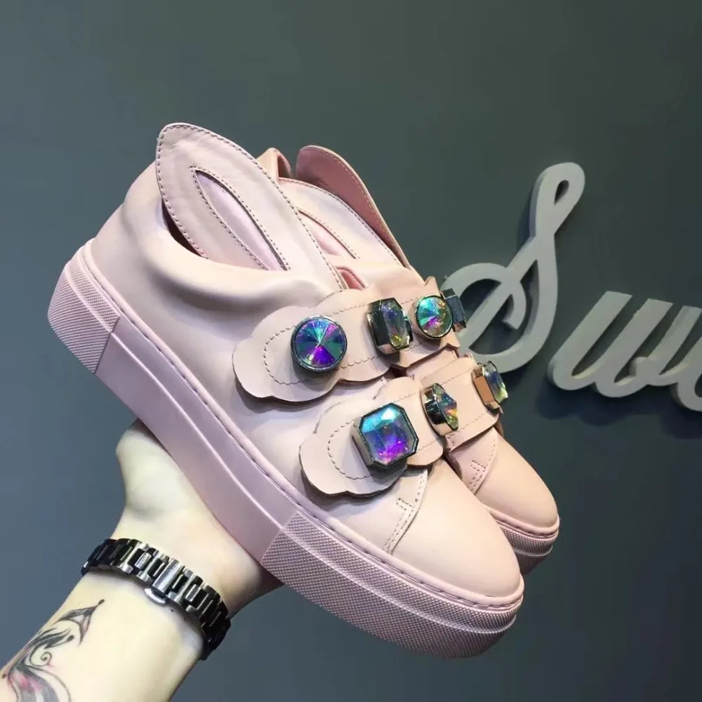 

Brand White Leather Women Flats Chic Rabbits Ear Decor Cute Women Sneakers Crystal Embellished Women Casual Shoes Low Top Shoes