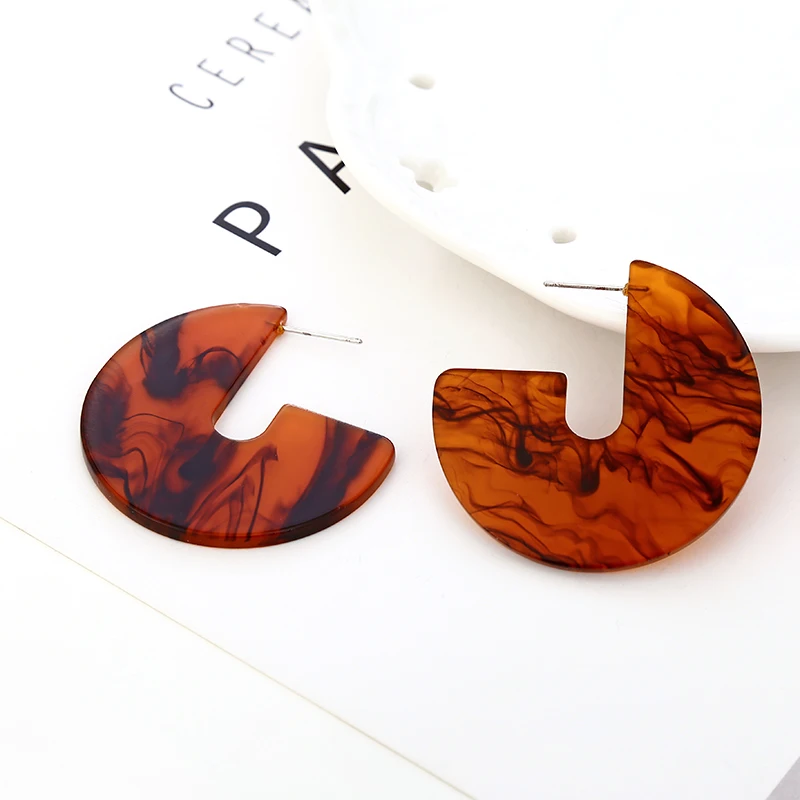 

Fashion Irregular Oval Acrylic Stud Earrings Simple Geometric Bohemian Earrings Vintage Statement Jewelry For Women Ne'w2019