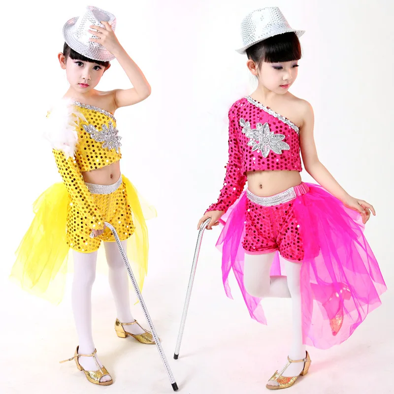 Яркие костюмы для детей. Костюм для выступлений для девочки. Яркие костюмы для девочек. Танцевальные платья для девочек. Сценические костюмы для подростков.