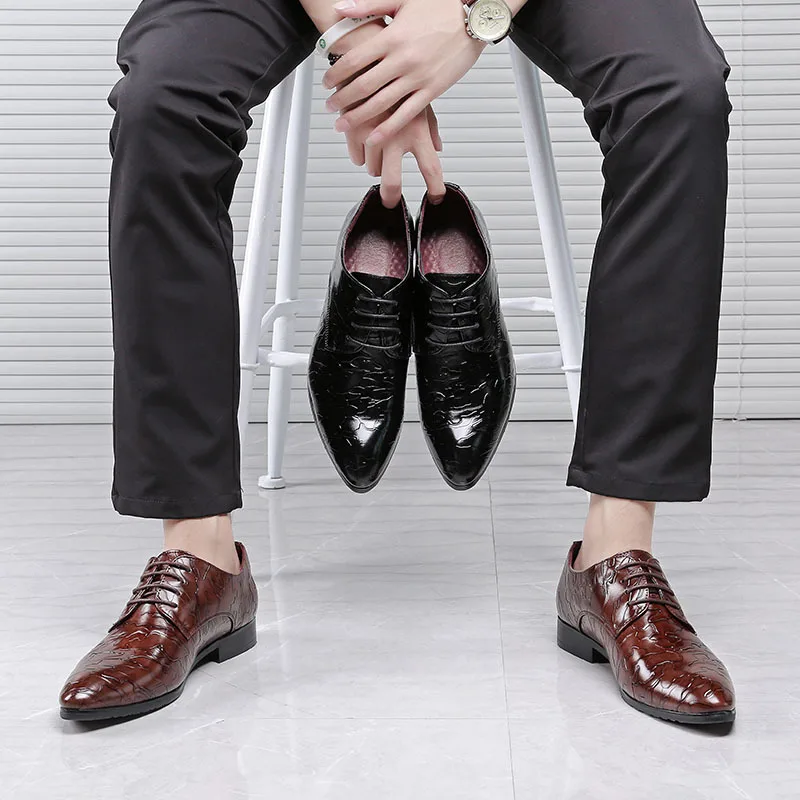 Модная обувь из тисненой лакированной кожи, повседневная обувь на шнуровке с острым носком, большие размеры, мужская деловая обувь для