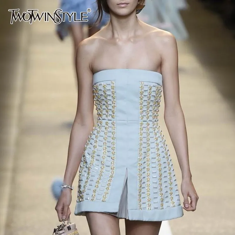 TWOTWINSTYLE Zomer Strapless Jurk Voor Vrouwen Mouwloze Hoge Taille Split Elegante Jurken Vrouwelijke Mode Kleding 2019 Nieuwe TWOTWINSTYLE Zomer Strapless Jurk Voor Vrouwen Mouwloze Hoge Taille Split Elegante Jurken Vrouwelijke Mode Kleding 2019 Nieuwe