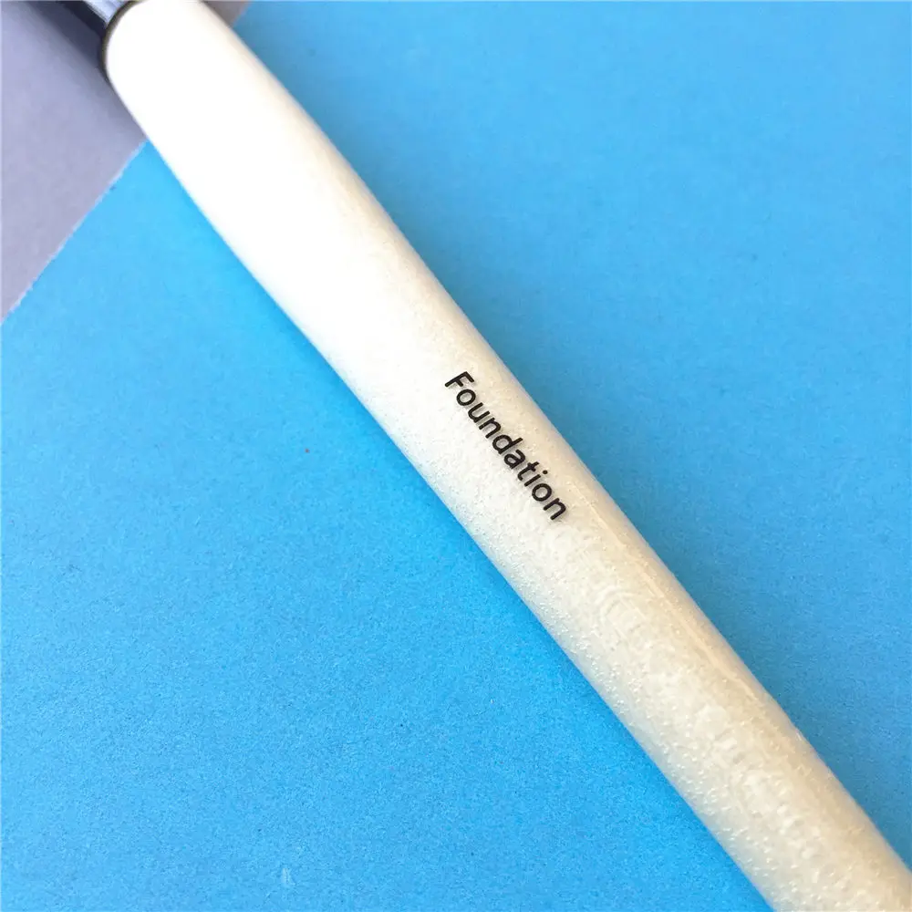 BOBBI BROWN FOUNDATION BRUSH _ 6