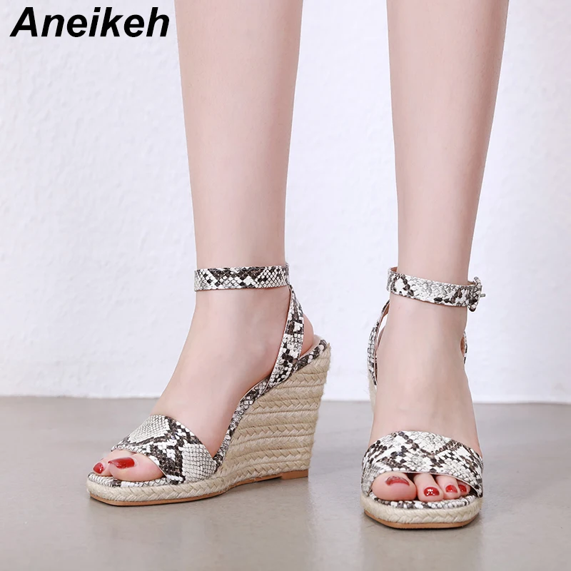 

Aneikeh New 2019 Retro PU Women's Sandals Serpentine Buckle Strap Wedges Sandals Shallow Square Toe Thin Belt Office Party 35-40