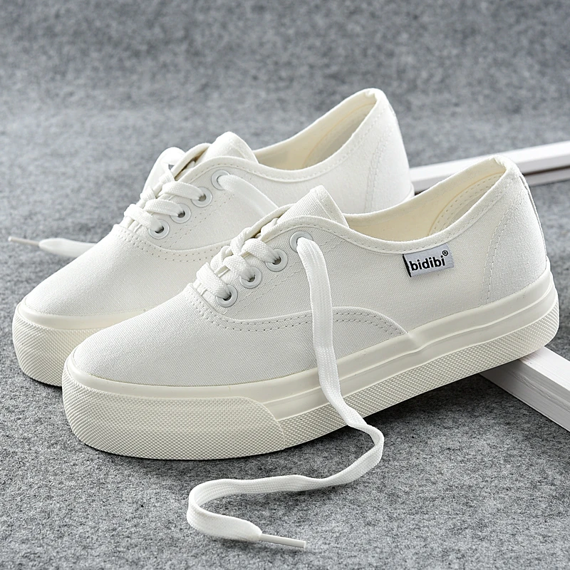 comfortable white canvas shoes