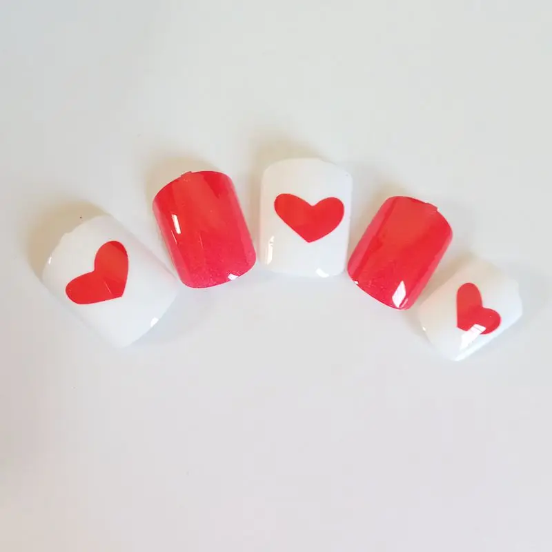 

24Pcs Shiny Fake Nail Tips White Red False Nails Love Heart Patterns DIY Nail Art Press On Nail With Glue Sticker Z059