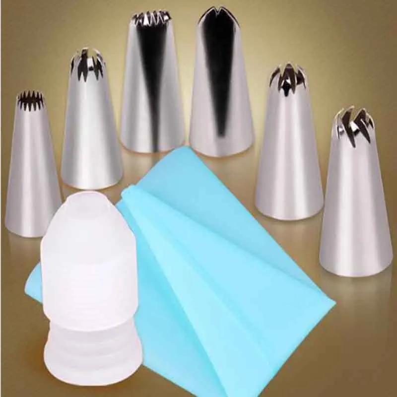 

8 PCS/Set Silicone Kitchen Accessories Icing Piping Cream Pastry Bag + 6 Stainless Steel Nozzle Set DIY Cake Decorating Tips Set