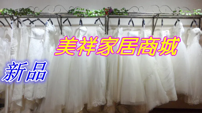 Europe type frame, wrought iron wedding dress Wedding dress display rack dress on the wall Wedding dress store shelves