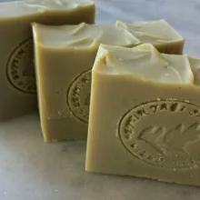 Греческое мыло ручной работы с оливковым маслом зеленый чай и черный чай+ 3 масла