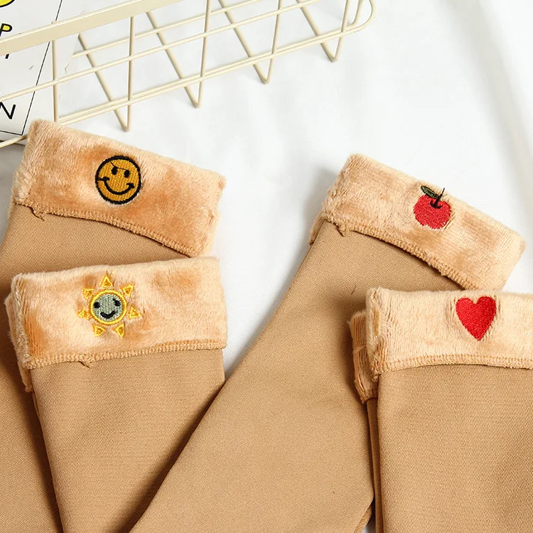 Забавные носки с вышивкой в виде смайлика; эластичные теплые плотные бархатные носки; зимние домашние носки-тапочки для отдыха