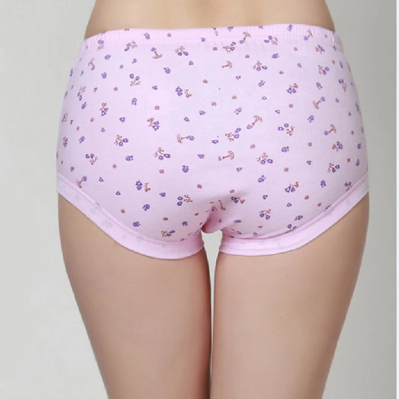 человек в белых трусах. пожилые мужчины в плавках. Old underwear. трусы после танков. Old underwear.