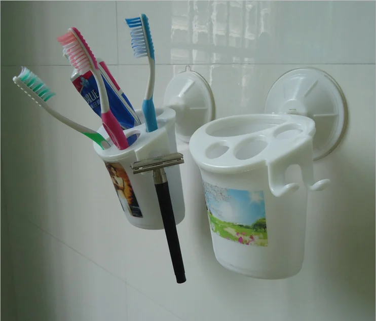 зубные щетки и емкости для их хранения