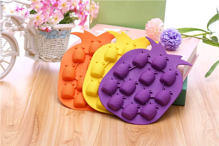 

1PC Random Color Pineapple Shape Ice Mold Drink Ice Cream Cube Maker Bar Party Ice Tray Cube Freeze Mold Kitchen Bar Tool PF 008