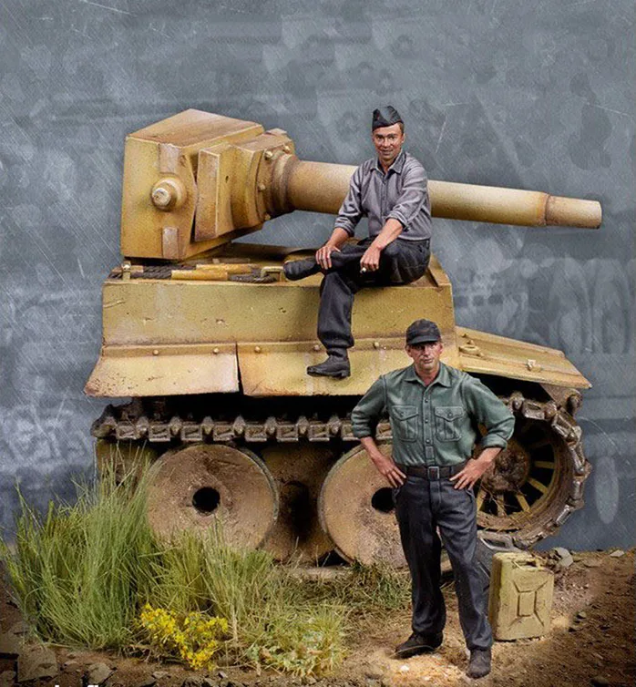 

Unassambled 1/35 ancient man sit (2 figures and tank base ) Resin figure miniature model kits Unpainted