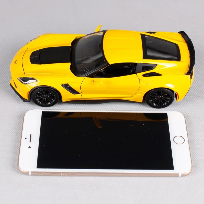 Maisto 1:24 2015 Corvette Z06 желтая синяя для автомобиля литья под давлением охлаждение