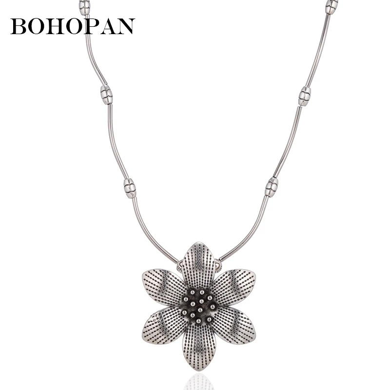 

Silver Color Metal Necklace Women Carving Hollow Flower Pendant Necklace Fashion Adjustable Size Beaded Chain Statement Necklace