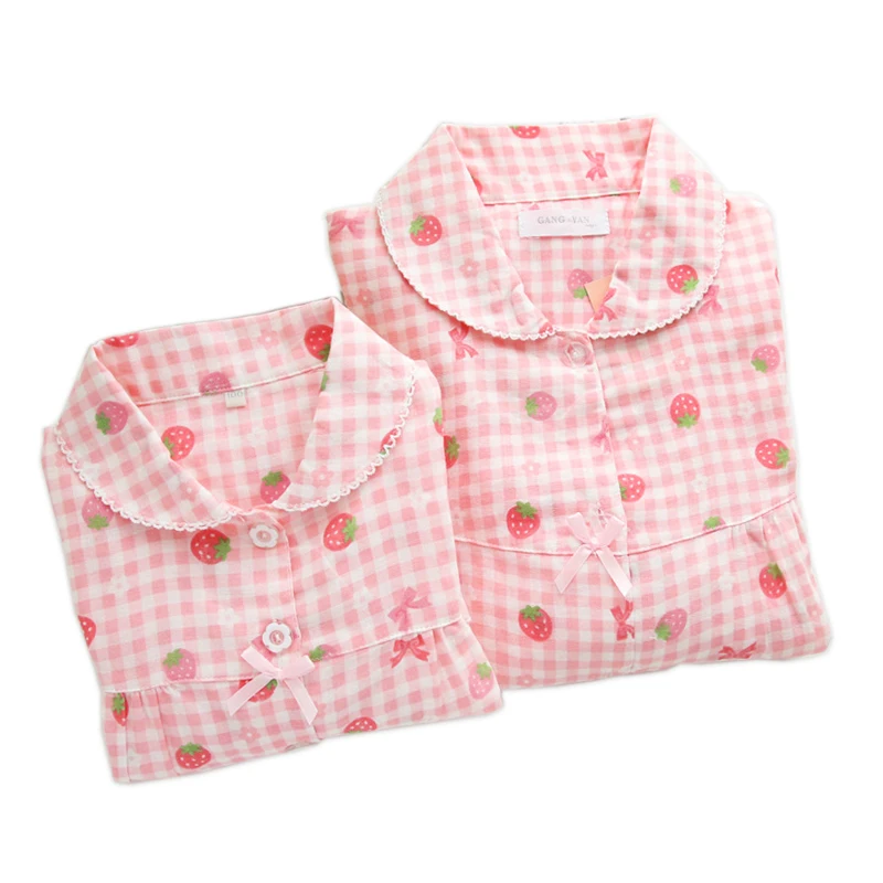 

Sweet strawberry 100% gauze Cotton family matching clothes Mother and kids pajamas sets Fresh Long sleeve Child sleepwear women